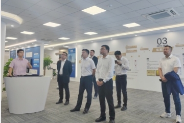 新疆巴州數字化發(fā)展局黨組書(shū)記、副局長(cháng)左勇一行到遠望信息調研考察